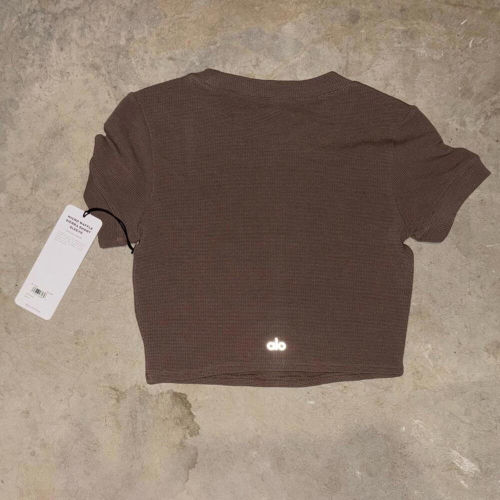 NWT ALO Yoga Micro Waffle Sierra Short Sleeve Crop Top- Hot Cocoa size S - Picture 5 of 5